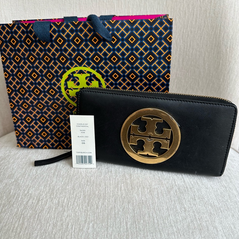 Used- Tory Burch Charlie Continental Zip Wallet